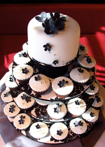 blackandwhiteweddingcakes2